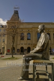 Bertold-Brecht-Denkmal, Bronze-Plastik  von Fritz Cremer, vor dem Berliner Ensemble, auf dem Bertold-Brecht-Platz, "STADTANSICHTEN", Berlin, 04.04.2020