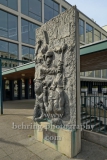 Der Tod des Demonstranten, Relief von Alfred Hrdlicka am Eingang zum U-Bahnhof Deutsche Oper, "STADTANSICHTEN", Bismarckstraße 35, Berlin, 16.04.2020