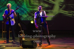 David Goodier (Bass), Ian Anderson (Gesang, Floete), "Ian Anderson presents JETHRO TULL", "50th Anniversary Tour", Konzert im Theater Am Potsdamer Platz, Berlin, 23.11.2019