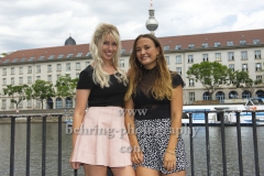 Vivien Behr und Fanny Sophia Carabias Martin, "SENORITAS", Photocall zum Album (erschien am 21.06.2019), Maerkisches Ufer, Berlin, 01.07.2019