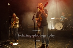 Sam Teskey (guitar, vocals), Josh Teskey (vocals, guitar), Liam Gough (drums), "The Teskey Brothers", Konzert, Heimathafen Neukölln, Berlin, 07.02.2020