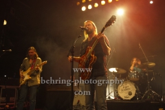 Sam Teskey (guitar, vocals), Josh Teskey (vocals, guitar), Liam Gough (drums), , "The Teskey Brothers", Konzert, Heimathafen Neukölln, Berlin, 07.02.2020