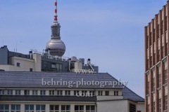 Fernsehturm hinter Soho-Haus und "John Reed"-Fitnesscenter und BACKFABRIK, "PRENZLAUER BERG", Saarbrücker Str. 36-38, Berlin, 04.06.2020