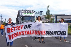 "Rettet die Veranstaltungsbranche", Demonstration von der Alexanderstrasse ueber Karl-Liebknecht-Strasse, Torstrasse und Friedrichstrasse zum Bebelplatz in Berlin, 24.07.2020