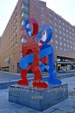 UNTITLED (Boxers) - Skulptur von Keith Haring, "STADTANSICHTEN", Eichhornstrasse / Potsdamer Strasse, Berlin, 10.04.2020