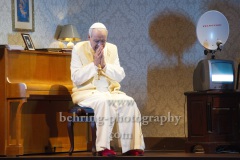 Walter Kreye (Papst Benedikt XVI), "Die Zwei Päpste", Fotoprobe am 28.03.2022 im Renaissance Theater, Premiere am 02.04.2022