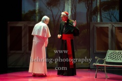 Walter Kreye (Papst Benedikt XVI), Walter Sittler (Kardinal Jorge Mario Bergoglio), "Die Zwei Päpste", Fotoprobe am 28.03.2022 im Renaissance Theater, Premiere am 02.04.2022