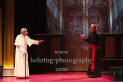 Walter Kreye (Papst Benedikt XVI), Walter Sittler (Kardinal Jorge Mario Bergoglio), "Die Zwei Päpste", Fotoprobe am 28.03.2022 im Renaissance Theater, Premiere am 02.04.2022