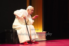 Walter Kreye (Papst Benedikt XVI), "Die Zwei Päpste", Fotoprobe am 28.03.2022 im Renaissance Theater, Premiere am 02.04.2022