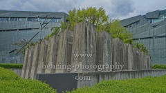 "Garten des Exils", bestehend aus 49 Beton-Stelen, auf denen Ölweiden gepflanzt sind, vor dem Neubau des  Jüdischen Museums von Daniel Libeskind, "KREUZBERG", Lindenstraße 9-14, Berlin, 16.05.2020