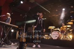 "KODALINE", Steve Garrigan (Gesang), Mark Prendergast (Gitarre), Vinny May (Schlagzeug), "Politics Of Living"-Tour, Konzert im ASTRA Kulturhaus, Berlin, 07.10.2018