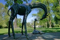 "Zwei Giraffen", Skulptur von Hans Hennig im Park des Schloss Koepenick, "STADTANSICHTEN", Berlin, 06.05.2020