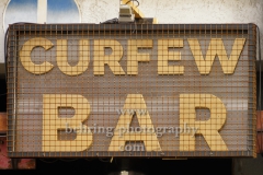 Curfew Bar in der Falckensteinstraße an der Oberbaumbrücke, "STADTANSICHTEN", Berlin, 01.04.2020