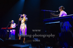 Kristy Buglass (Gesang, Keyboard), Sophie-Rose Harper (Gesang), Anna Pesquidous (Harfe), "PARADISIA", Konzert, Tempodrom, Berlin, 01.06.2019