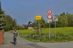 Radfahrer am Ortsausgang, Rabensteiner Forst, Chemnitz, 02.05.2019