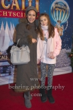 Anastasia Zampounidis mit Nichte Tessa, "Roncalli Weihnachtscircus" (19.12.19 - 05.01.2020), Photocall am Roten Teppich zur Premiere, Tempodrom, Berlin, 19.12.2019