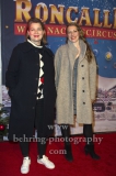 "Roncalli Weihnachtscircus" (21.12.2018 - 06.01.2019 ), Schauspielerin Birge Schade und Begleitung, Photo Call am Roten Teppich zur Premiere, Tempodrom, Berlin, 22.12.2018,