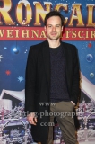 "Roncalli Weihnachtscircus" (21.12.2018 - 06.01.2019 ), Schauspieler Florian Bartholomaei, Photo Call am Roten Teppich zur Premiere, Tempodrom, Berlin, 22.12.2018,