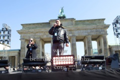 "SOUND OF PEACE", Demonstration gegen den Krieg in der Ukraine, in Syrien, im Jemen und für Frieden auf der Welt vor dem Brandenburger Tor auf der Straße des 17. Juni, Berlin, 20.03.2022 (Photo: Christian Behring)
