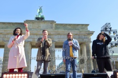 "SOUND OF PEACE", Demonstration gegen den Krieg in der Ukraine, in Syrien, im Jemen und für Frieden auf der Welt vor dem Brandenburger Tor auf der Straße des 17. Juni, Berlin, 20.03.2022 (Photo: Christian Behring)