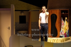 Niklas Kohrt (Johnny), "ZUHAUSE BIN ICH DARLING", Komoedie Am Kurfuerstendamm im Schiller Theater, Berlin, Deutsche Erstauffuehrung am 04.08.2019 (Photo: Christian Behring)