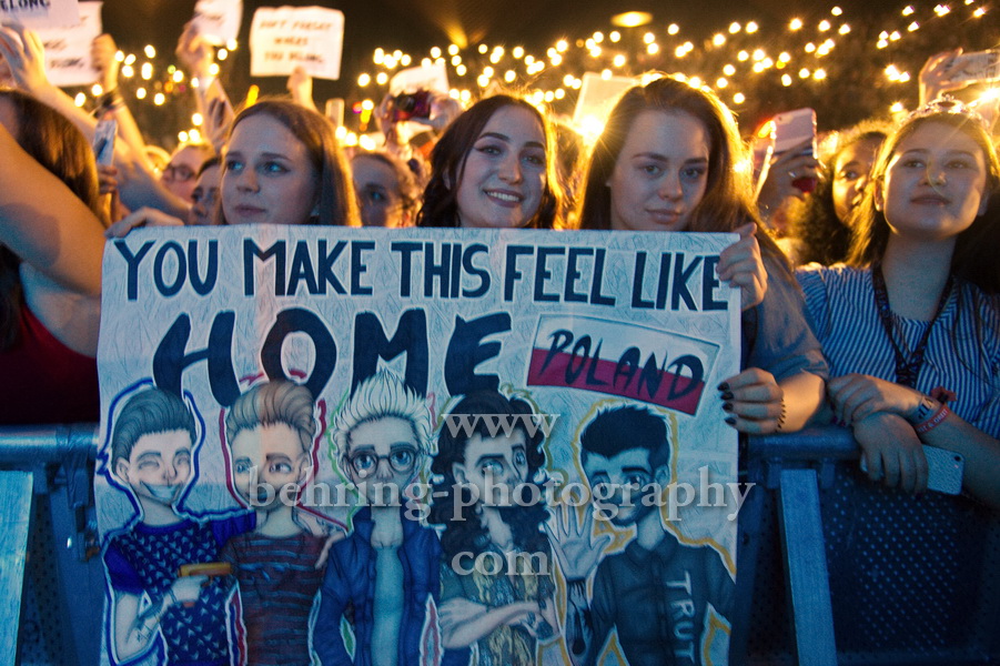 Polnische Fans beim Konzert von Niall Horan im Tempodrom, Berlin, 21.04.2018,